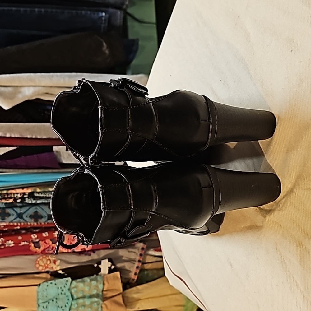 G by Guess Black Heeled Boots Worn Once 6.5 - Picture 3 of 5